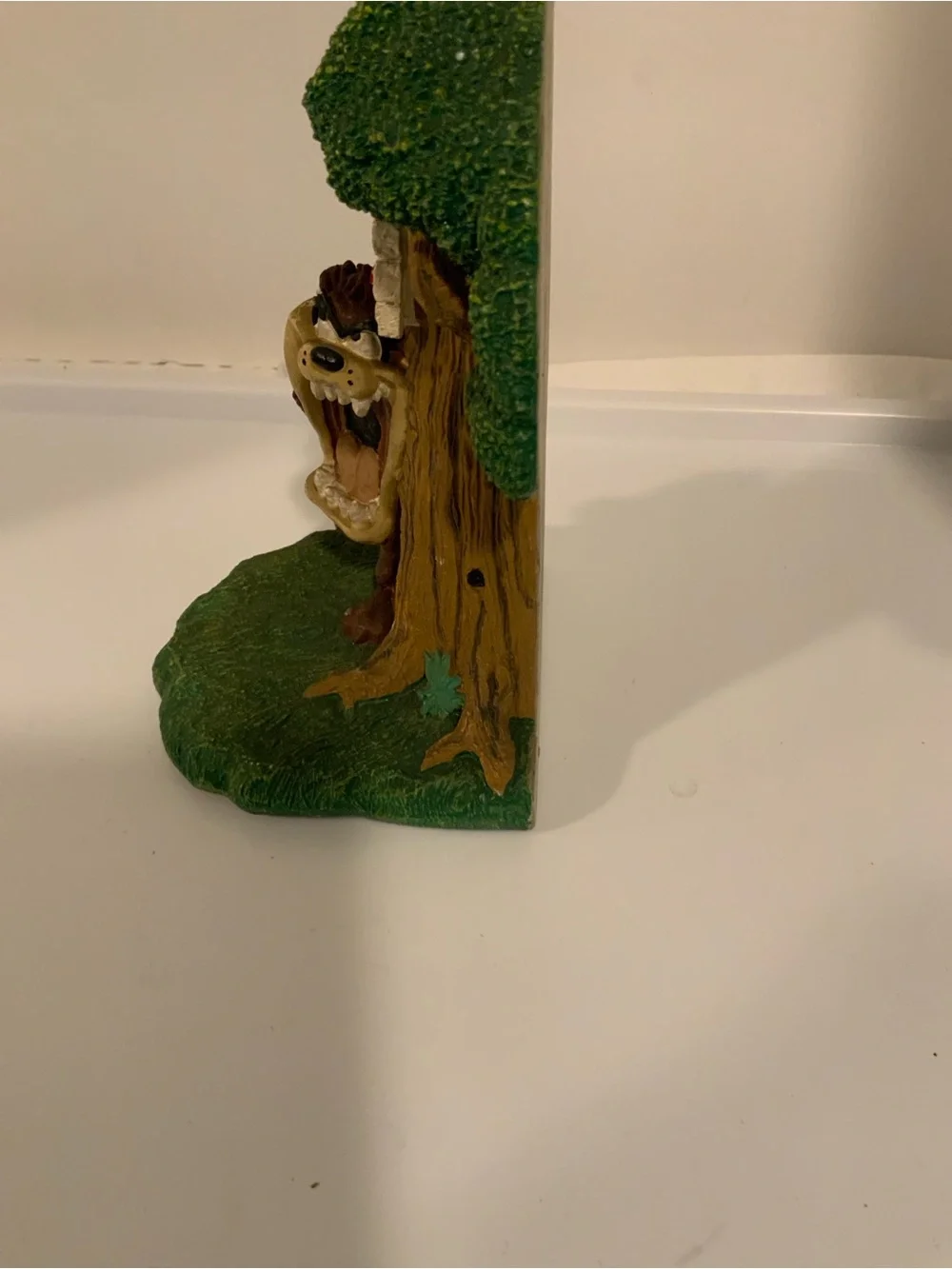 Warner Bros. Taz Tree Figurine – Green, Brown, Red